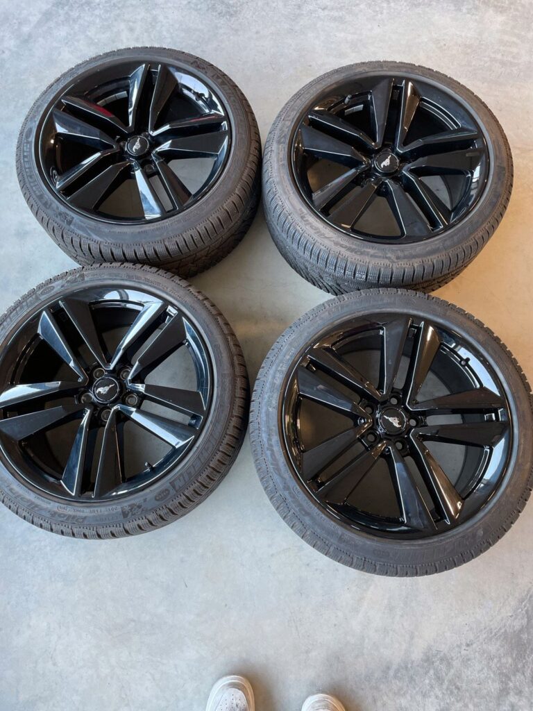 2c01b6cc-2acb-4566-9f64-b638b879e5ea 4x Ford Mustang GT winter wheels 19"