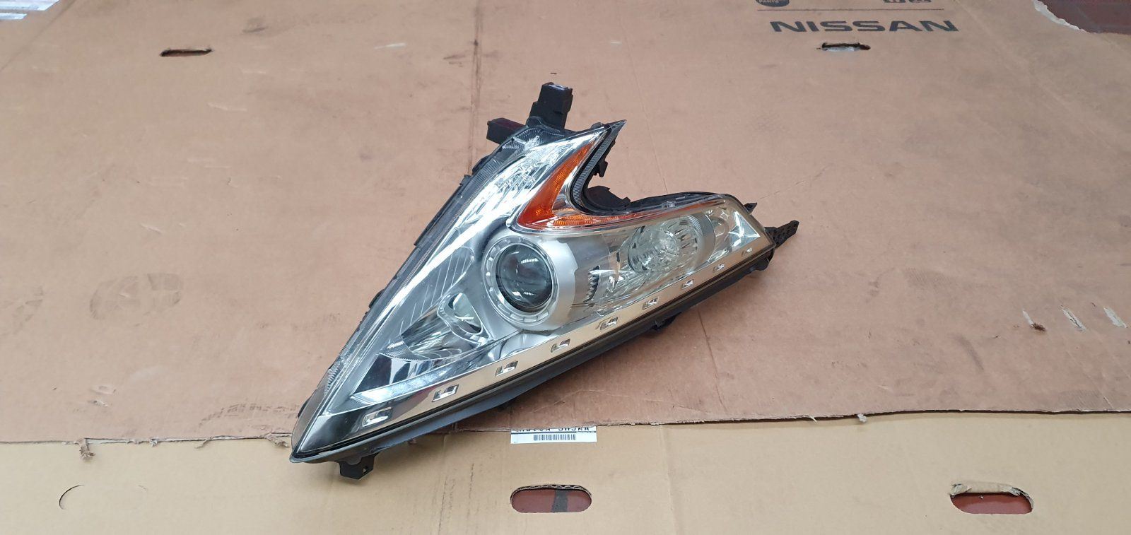 Genuine Nissan 370z xenon bulbs headlight