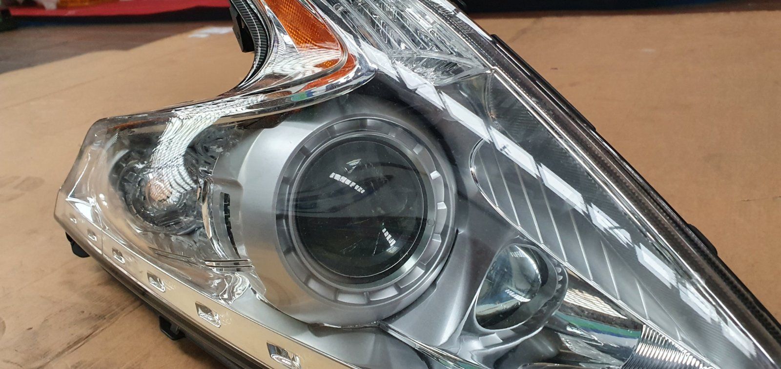 Genuine Nissan 370z xenon bulbs headlight