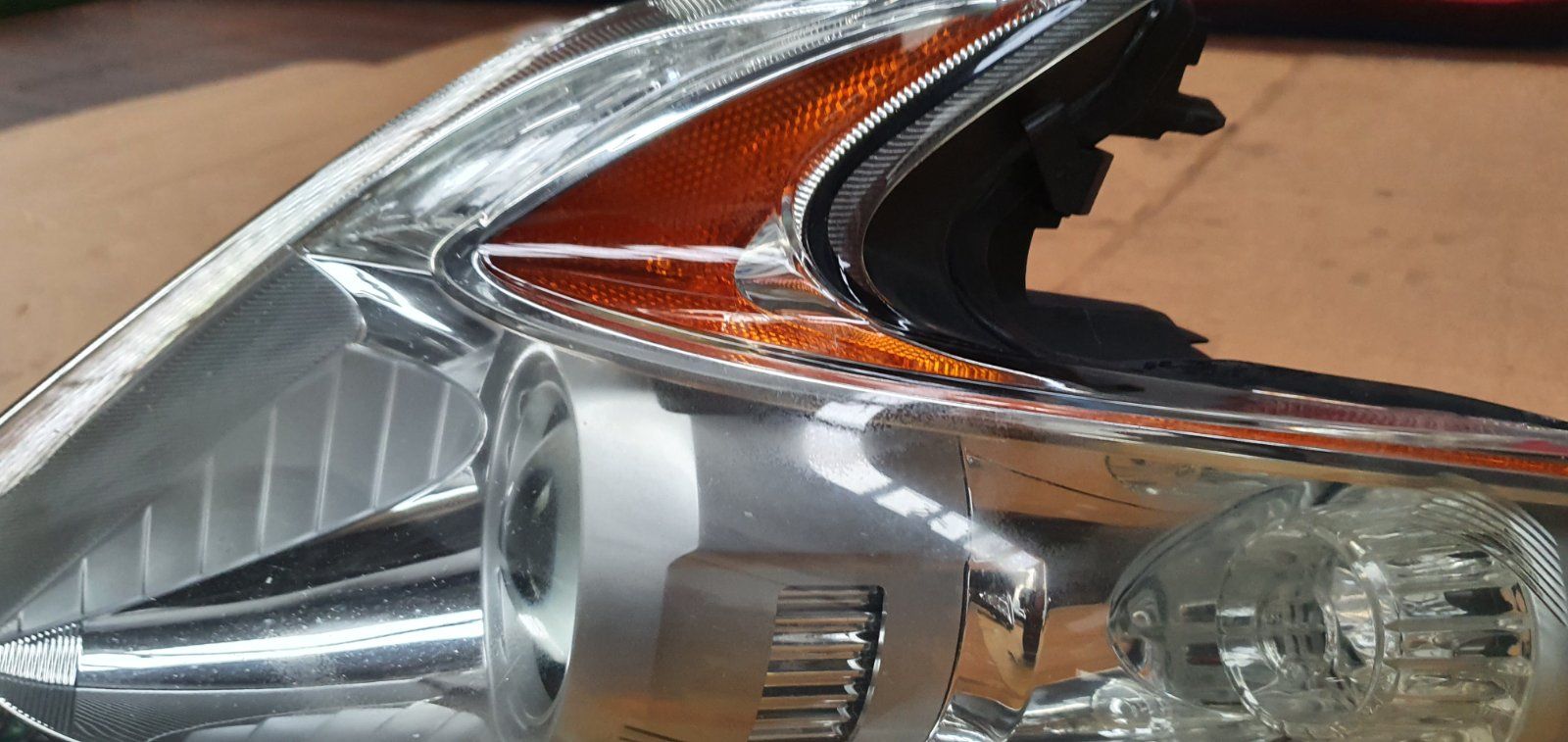 Genuine Nissan 370z xenon bulbs headlight