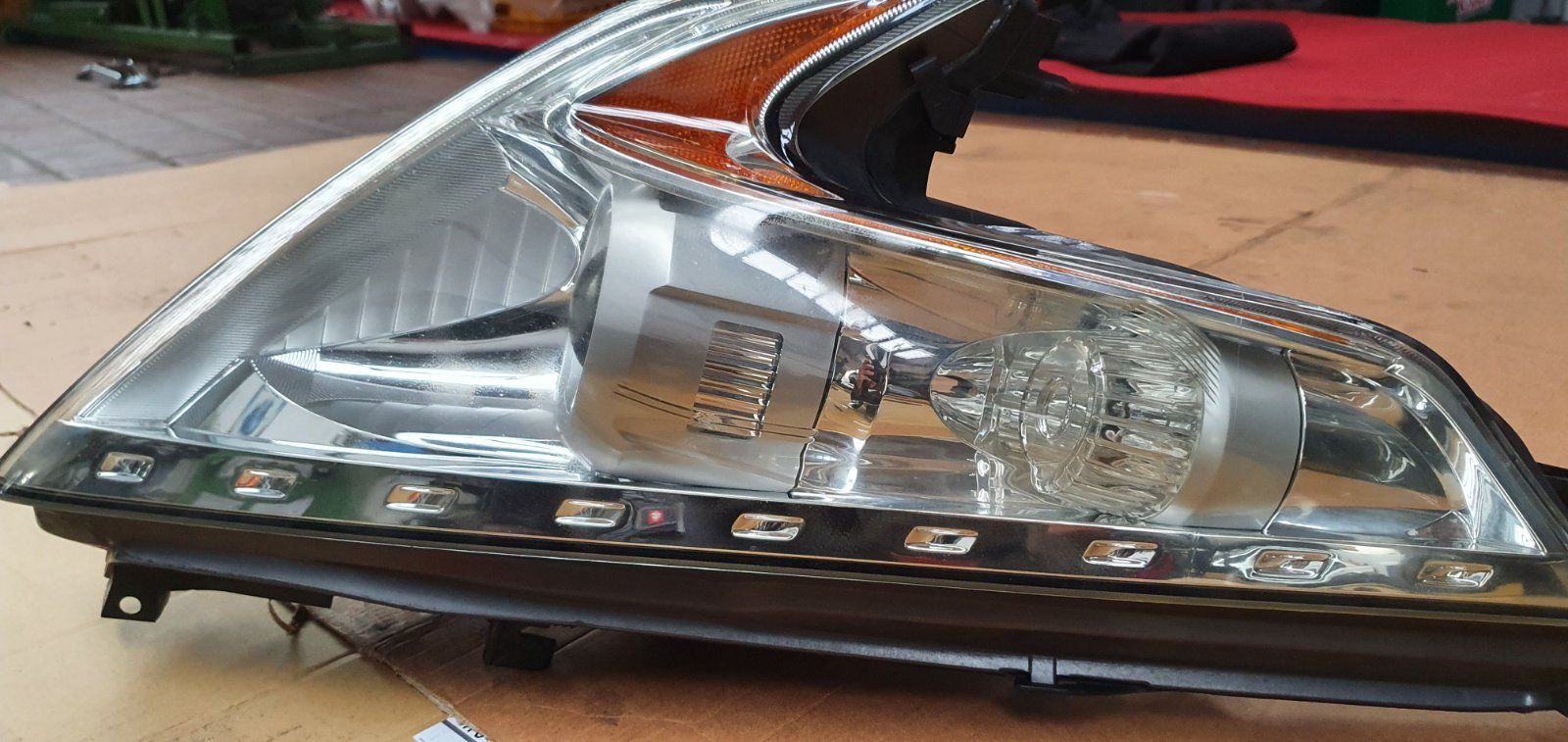 Genuine Nissan 370z xenon bulbs headlight