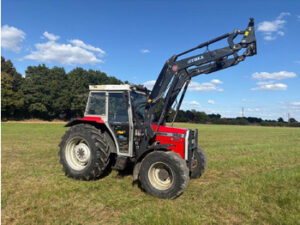 Farm tractor Massey Ferguson MF 362T